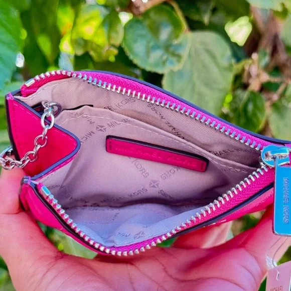 ONE BNWT Michael Kors Jet Set Travel Small Wallet Quilted Dragon Fruit - Picture 4 of 6